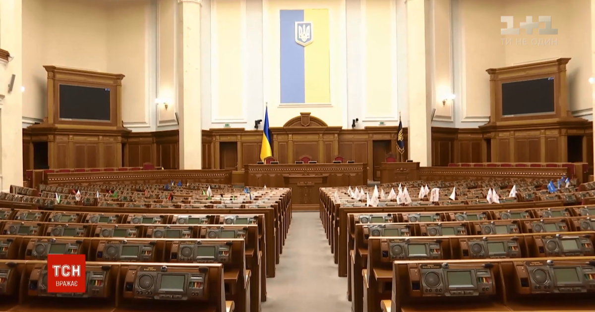 Еще не в Раде, а уже ссорятся. Новоизбранным нардепам не нравится распределение по комитетам и их рабочие места