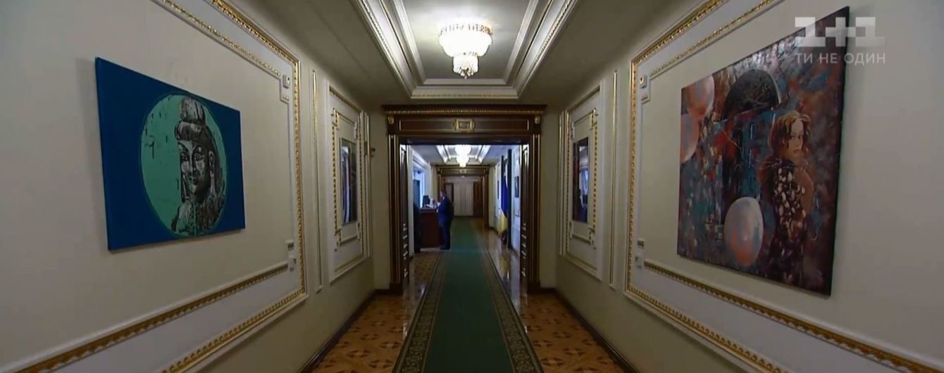 Шаурма, Моніка Белуччі та німфи на Осокорках: офіс Зеленського прикрасили поп-артом