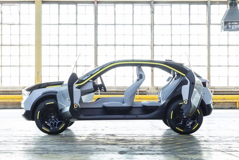 Opel опубликовал фотографию загадочной модели