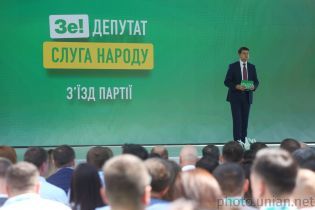 Первый пошел: избранный от "Слуги народа" депутат отказался от мандата