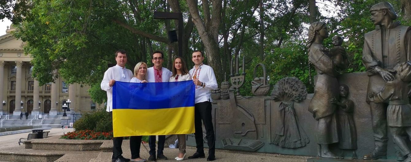 Українці за океаном уже святкують День прапора, а Зеленський закликав до всенародного флешмобу