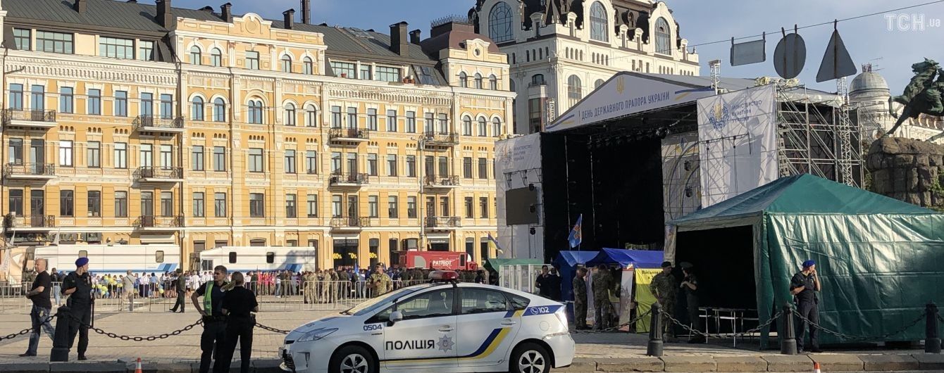 Зеленський прибув на Софійську площу святкувати День прапора