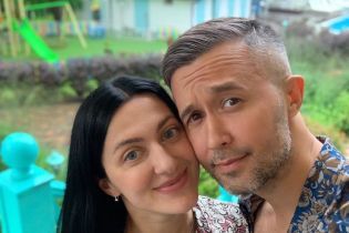 Сніжана Бабкіна показала фігуру у купальнику через два місяці після пологів