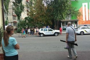 У Дніпрі голий чоловік бігав вулицям та врізався у все на своєму шляху