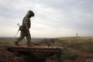 Украинские военные на Донбассе попали под обстрел. Есть погибший