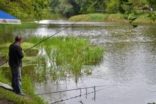 На столичних Нивках в озері знайшли тіло 21-річного юнака
