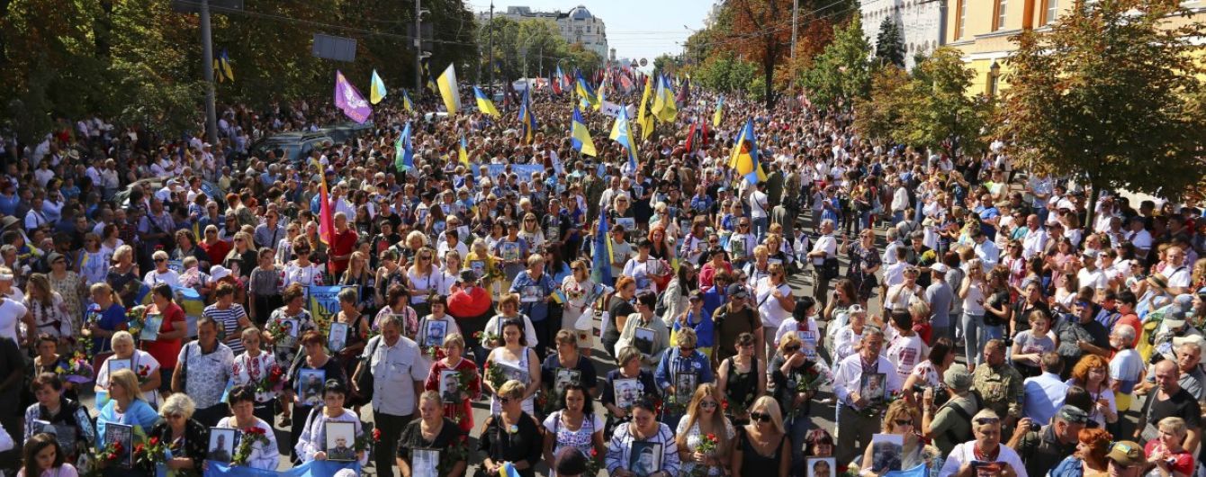 По завершению Марша Защитников на Майдане насчитали 50 тысяч украинцев