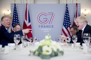 После выхода из ЕС Трамп пообещал Британии "очень крупное торговое соглашение"