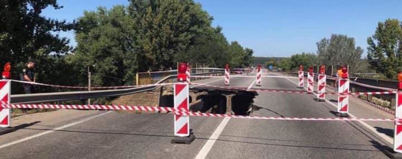 В "Укравтодоре" объяснили, почему обвалился путепровод возле Харькова