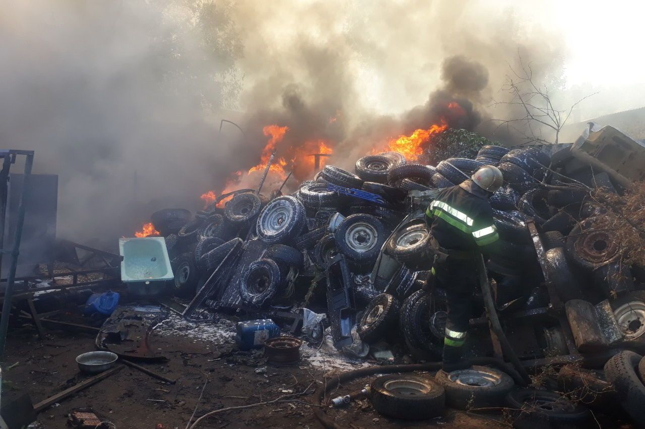 пожежа покришок у Харкові_2