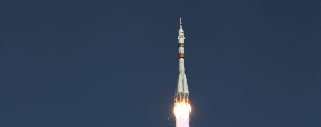 Російський корабель "Союз" з роботом на борту з другої спроби зістикувався з МКС