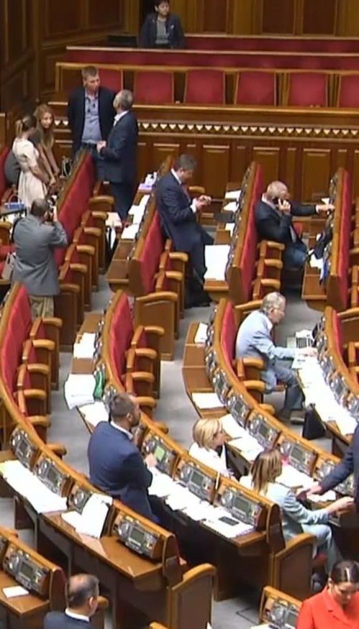 Работники ГБР проводят обыски в сессионном зале Верховной Рады