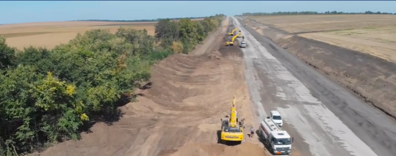 Строительство первой в Украине бетонки на Полтавщине показали на видео