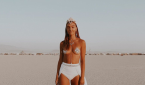 Красуні топлес та божевільні скульптури. Що постять в Instagram учасники фестивалю Burning Man