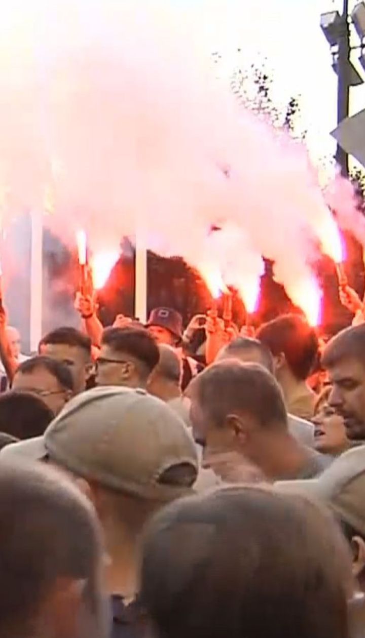 На Банковой митингующие выступают против переназначения Авакова