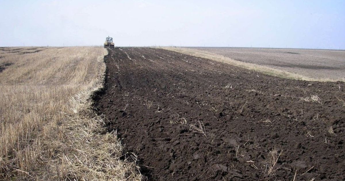 В Днепре задержали мошенника, который за бесценок выкупал земельные участки у АТОшников