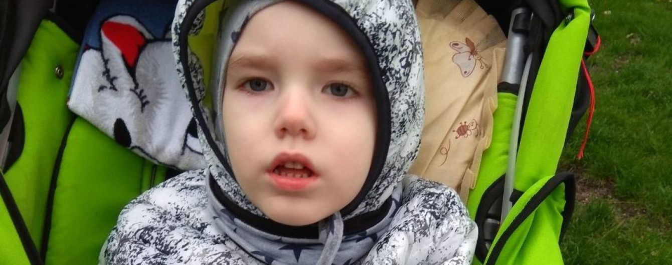 Родина Давида просить допомогти в лікуванні сина