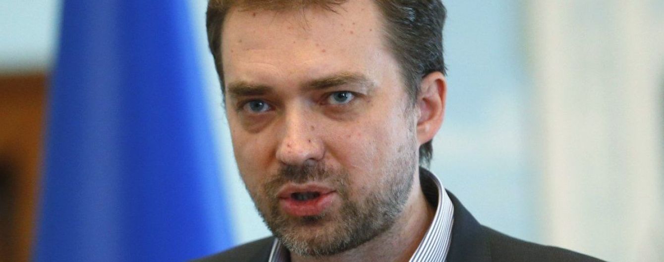 Разрабатывал реформы и поставлял технику на Донбасс. Биография министра обороны Загороднюка