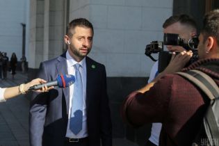 "Всегда ценил хорошее чувство юмора": Арахамия опроверг заявление Коломойского о их "дружбе"