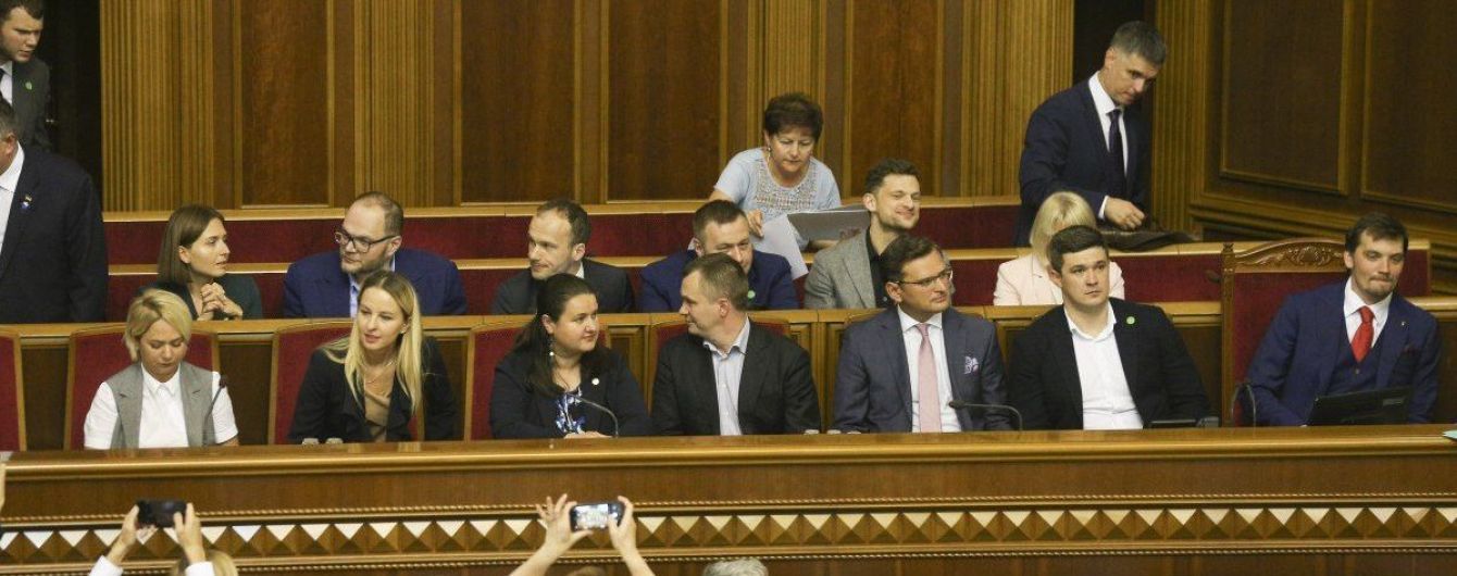 "Зоопарк премій та надбавок". Новий рік почався з гучних скандалів у владі