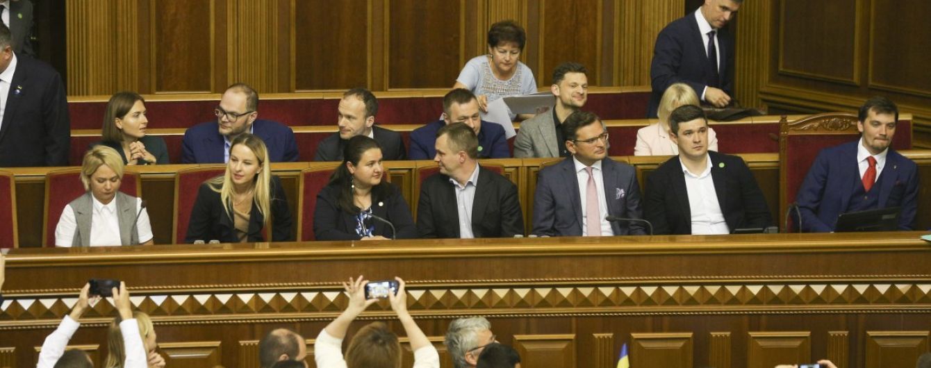 Дубилет назвал средние зарплаты министров