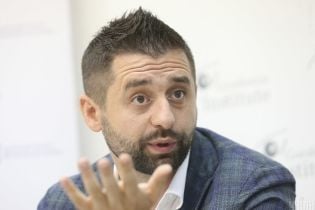 На депутатів "Слуги народу", пійманих на кнопкодавстві, чекають санкції - Арахамія