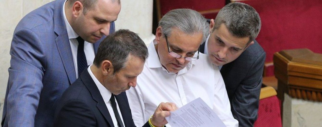 Партія Вакарчука вимагає вийти з Мінських угод і заморозити конфлікт на Донбасі