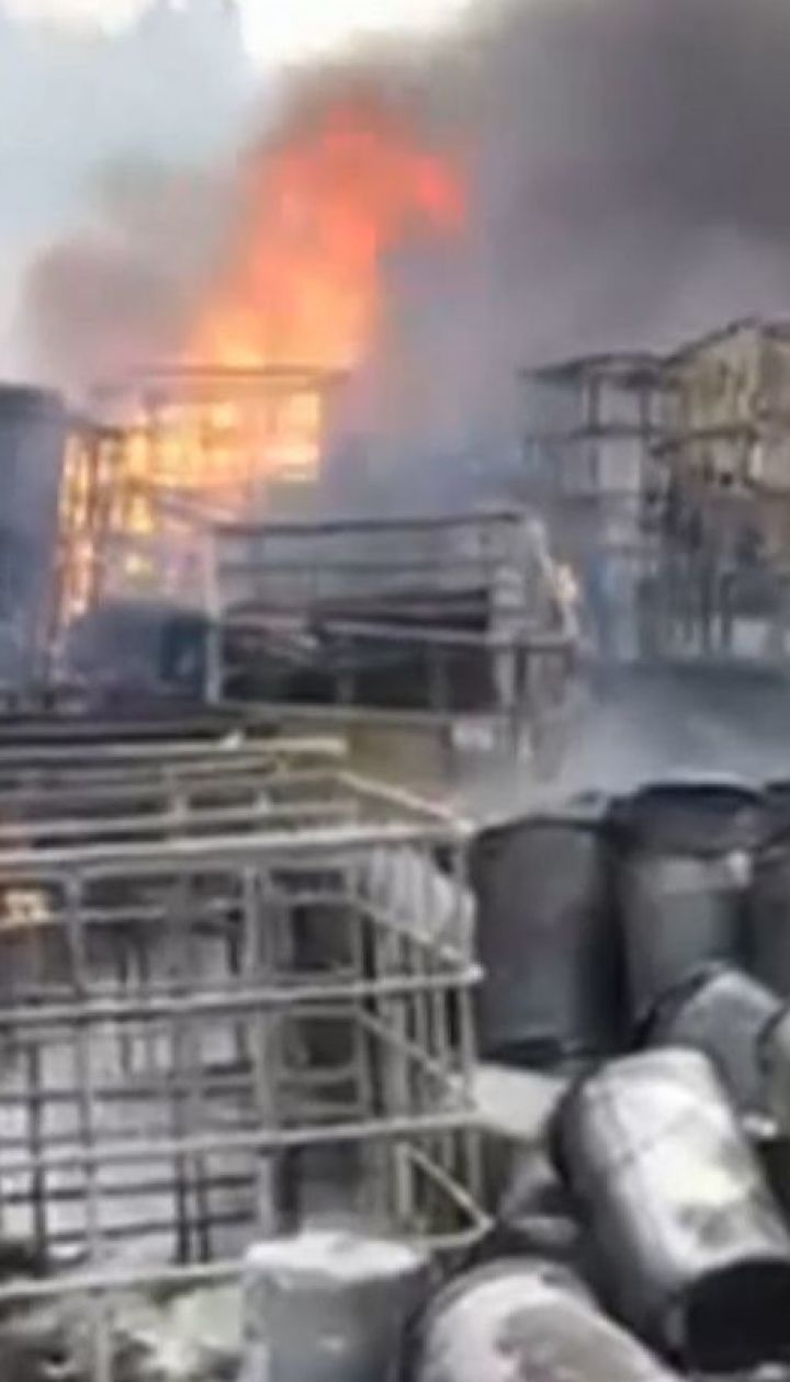 Неподалік Львова кілька годин горіло хімічне виробництво