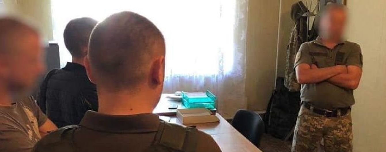На Сумщине военный комиссар погорел на взятке в 3 тыс. долларов