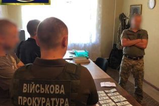 На Сумщине военный комиссар погорел на взятке в 3 тыс. долларов