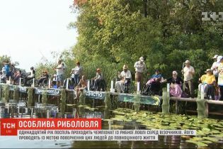 В столице состоялись необычные соревнования по рыболовству среди колясочников