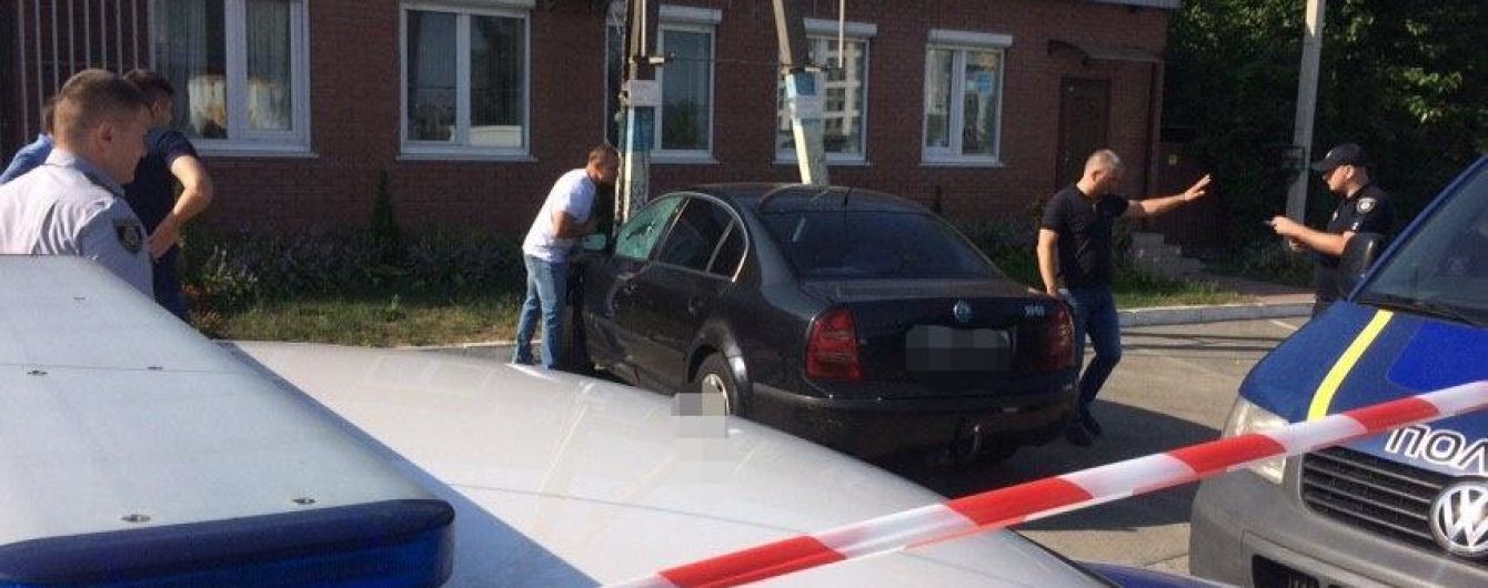 Под Киевом мужчина застрелился в машине