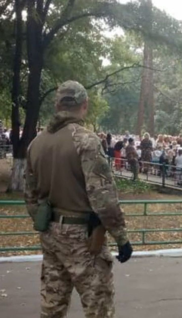 Під час свят першого дзвоника СБУ та Нацполіція спільно охороняють школи