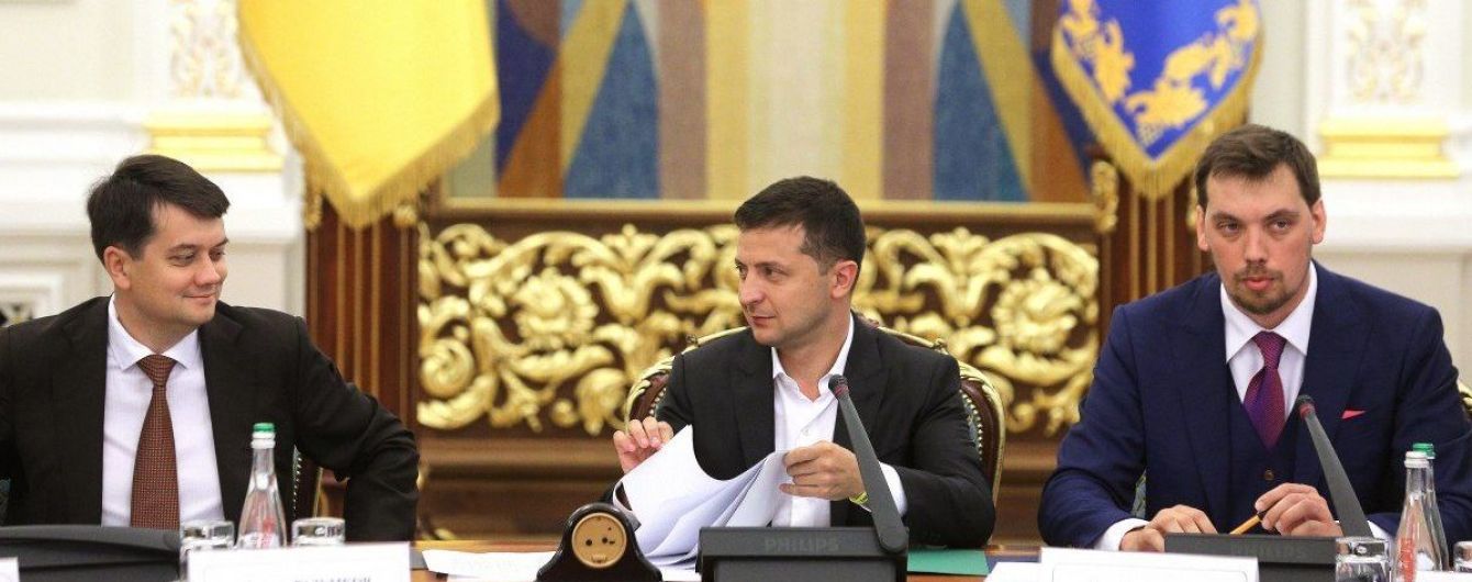 Разумков поддержал Зеленского и заявил, что Украина будет придерживаться "красных линий" в Париже