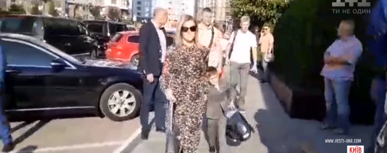На праздничной линейке Зеленский с женой не дали журналисту снимать сына-первоклассника