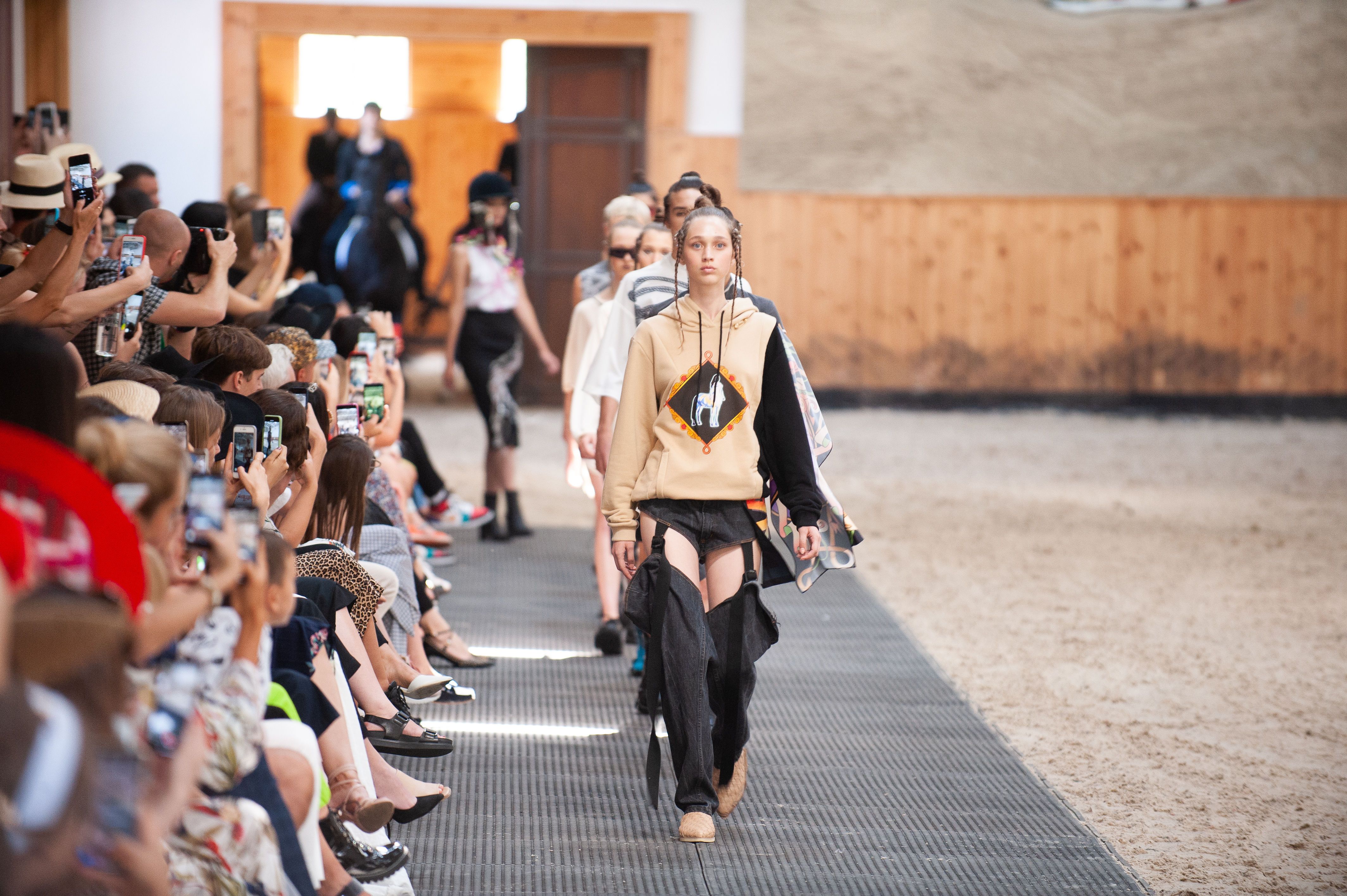 Показ коллекции SS 20 Jean Gritsfeldt_10