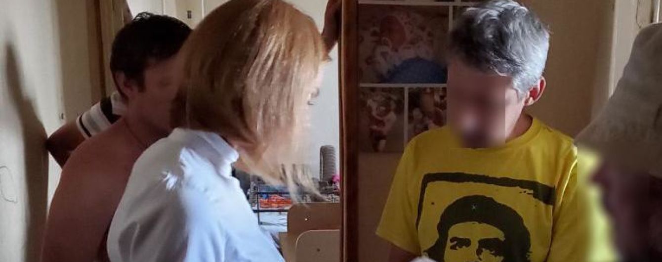 На Киевщине мужчина снимал и продавал порно с собственными детьми 2 и 5 лет