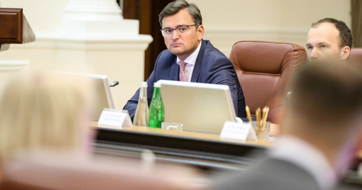Балістичні ракети, десантники у Криму: у МЗС розповіли, скільки ще РФ може перекинути своїх військових до кордонів України