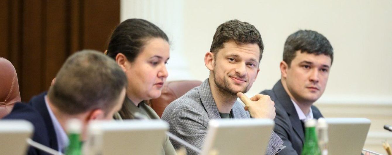 "90% документов не нужны". Дубилет на пальцах объяснил новые изменения в работе госорганов