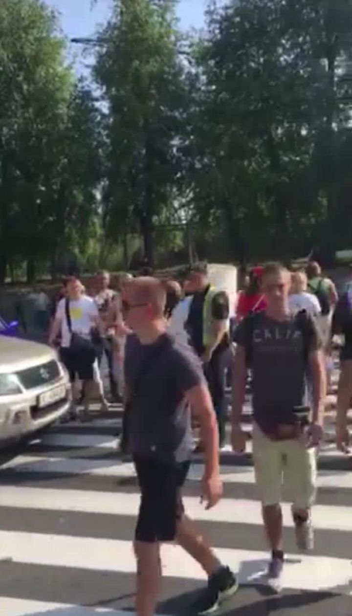 В Киеве жители новостроя, которым выключили коммуникации, перекрыли проспект