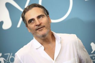 Звезда "Джокера" Хоакин Феникс признался, что начал сходить с ума из-за резкого похудения