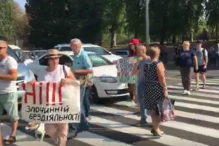 В Киеве возмущенные жители новостройки заблокировали движение по проспекту Науки