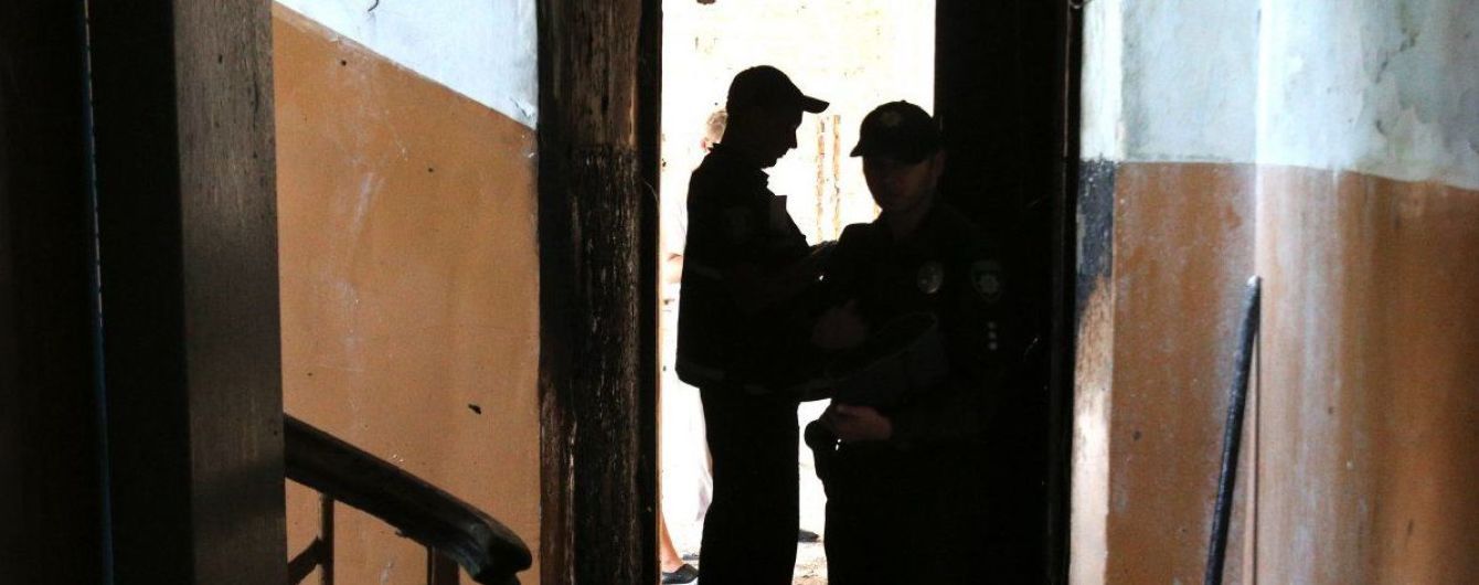 В Сумах мужчина изнасиловал 6-летнюю девочку. Мать не стала обращаться к копам