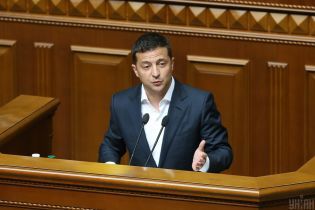 Зеленский требует срочно организовать взвешивание фур на дорогах