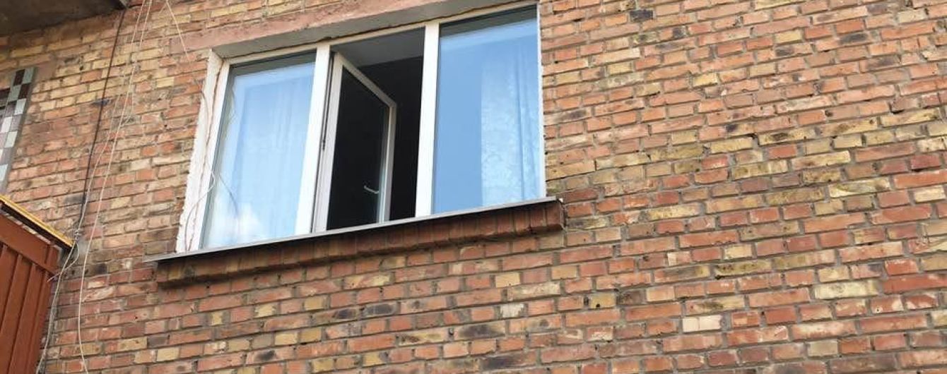 В Борисполе за сутки из окон выпали два маленьких мальчика