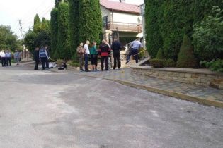 Во двор ректора Тернопольского университета бросили бомбу, его с женой госпитализировали с серьезными травмами
