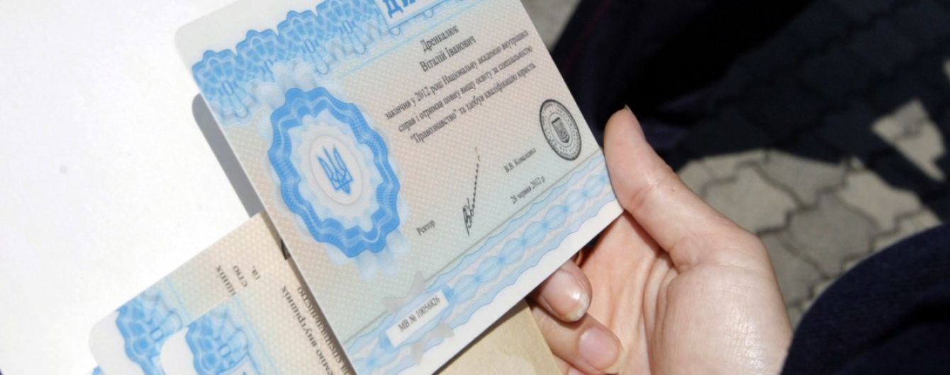 Депутата Киевсовета подозревают в подделке диплома об образовании