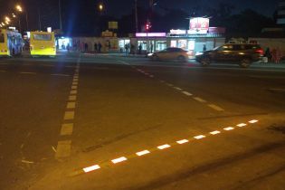 В Киеве на пешеходном переходе появилась LED-брусчатка