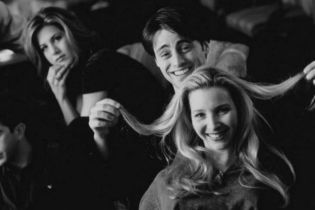 В Нью-Йорке открылся музей, посвященный легендарному сериалу "Друзья"