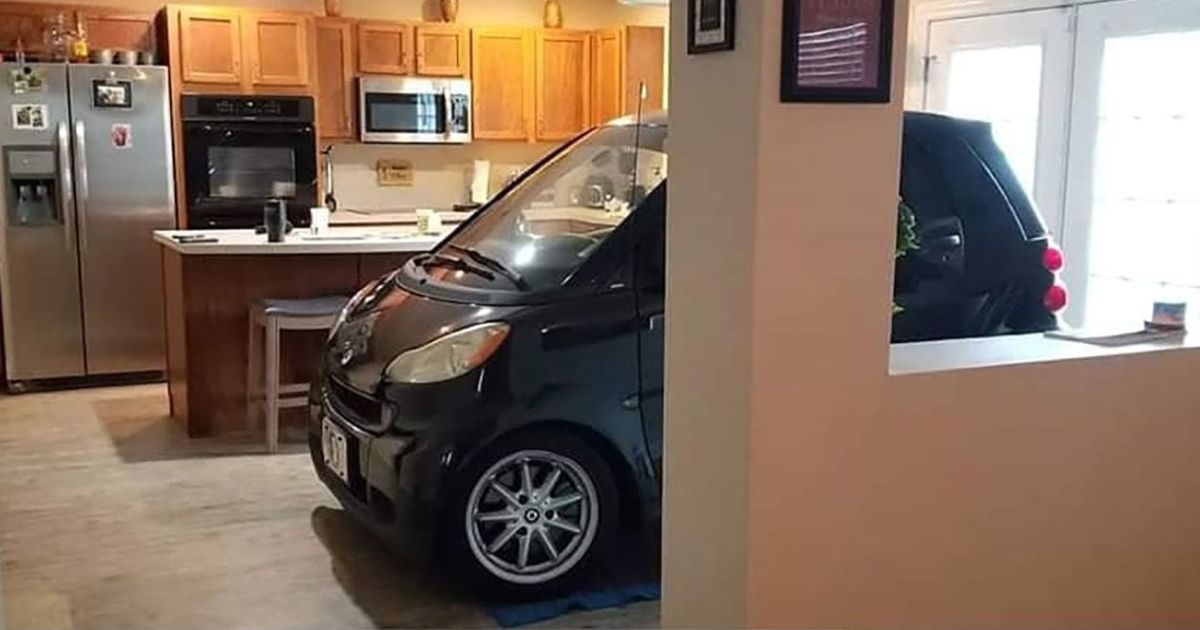 Американець загнав Smart на кухню, щоб уберегти від урагану "Доріан"